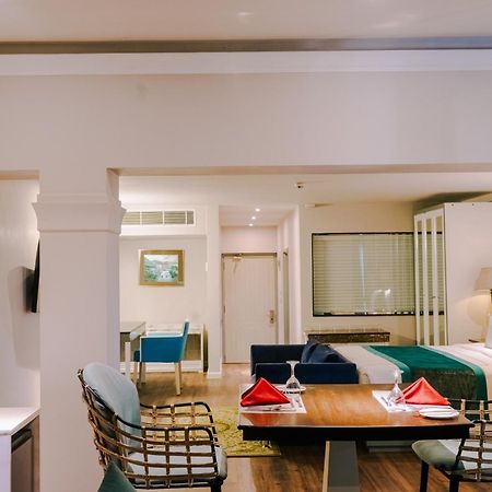 Earl'S Regent Negombo Hotel Екстериор снимка