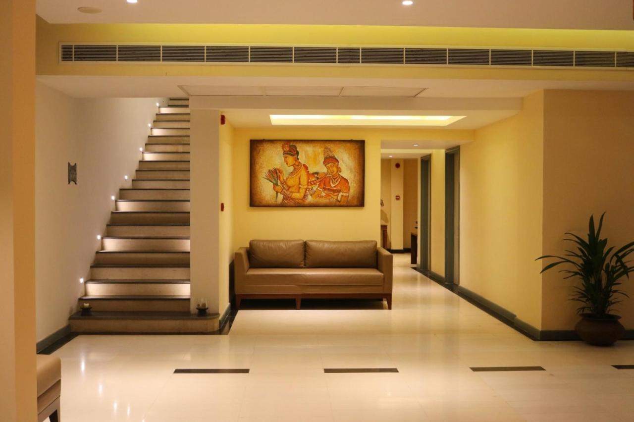 Earl'S Regent Negombo Hotel Екстериор снимка