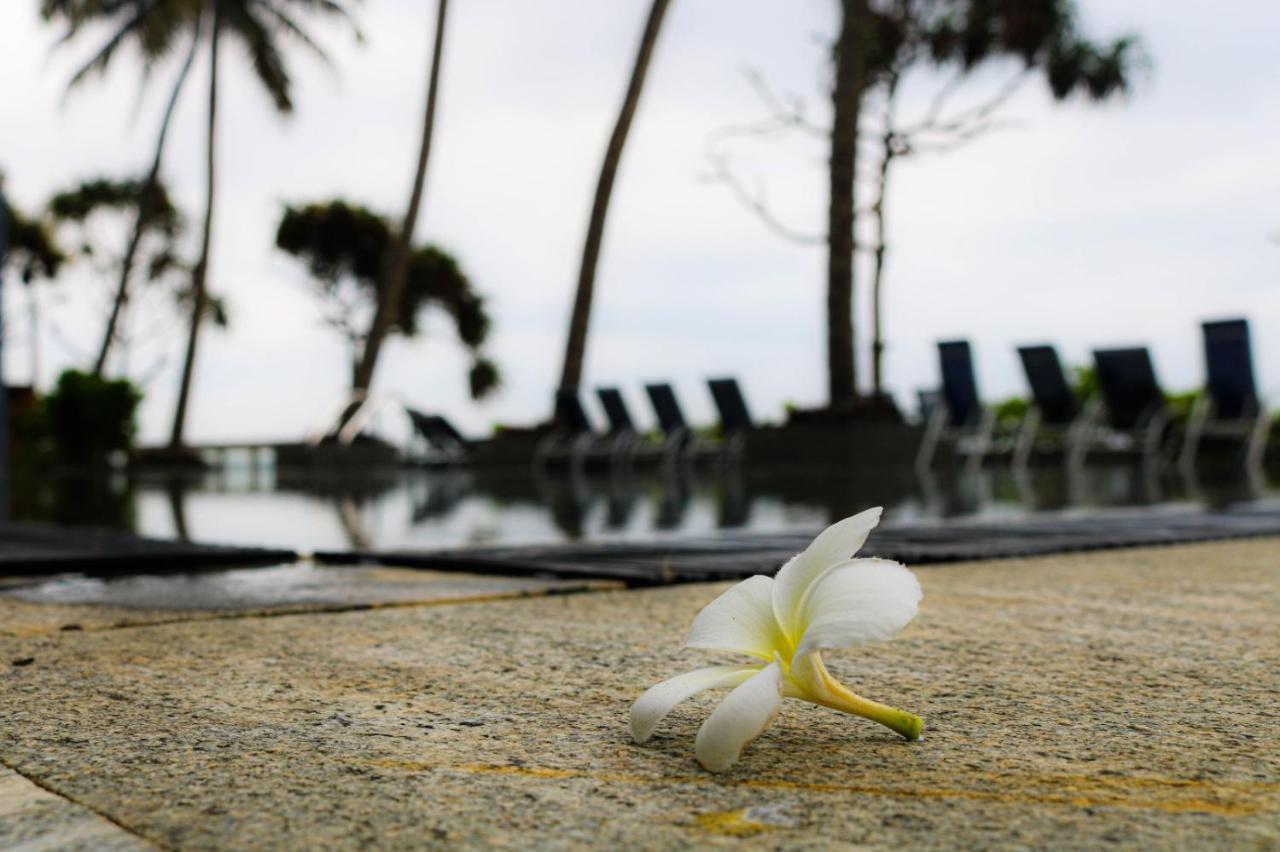Earl'S Regent Negombo Hotel Екстериор снимка