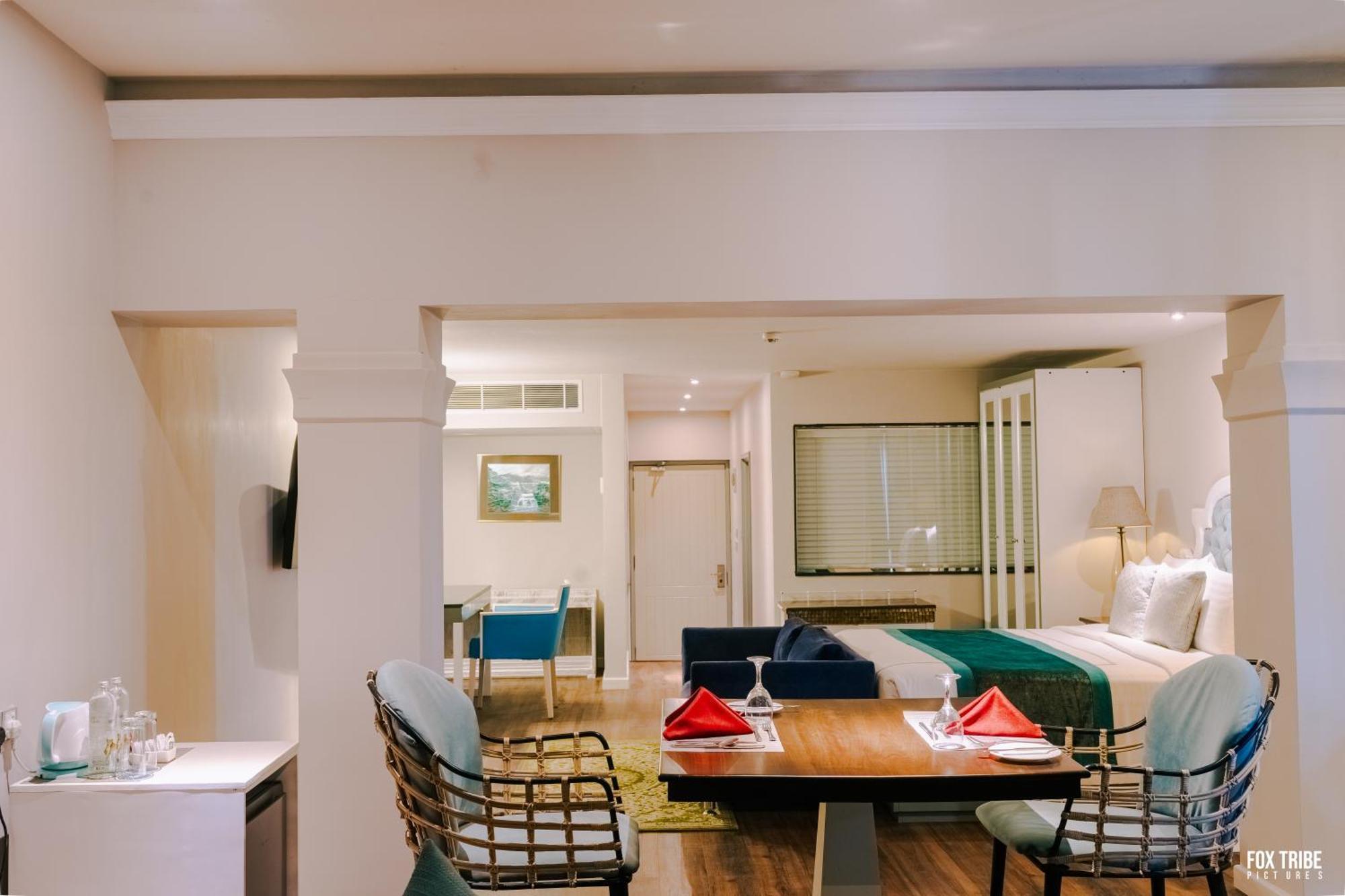 Earl'S Regent Negombo Hotel Екстериор снимка