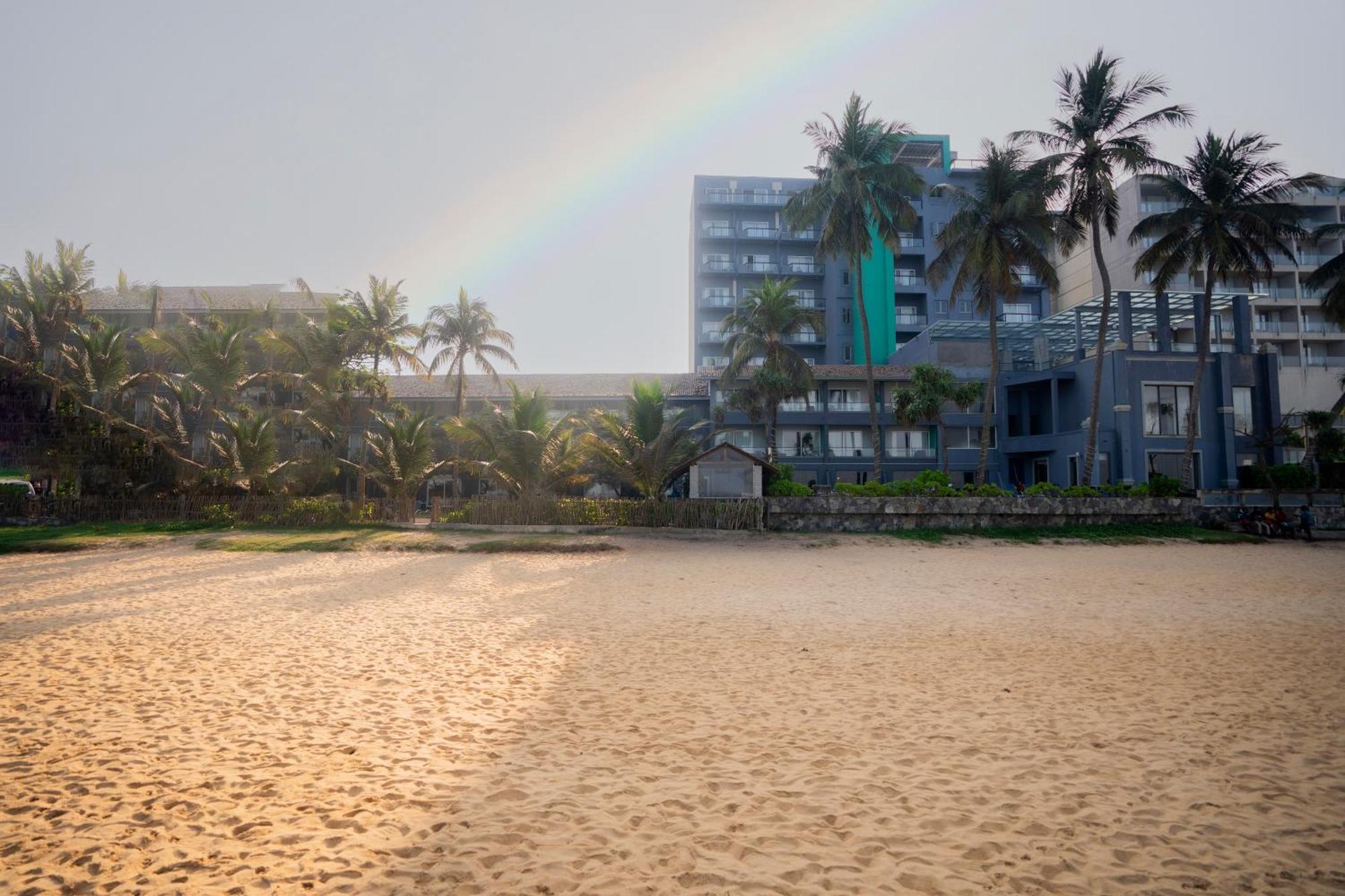 Earl'S Regent Negombo Hotel Екстериор снимка