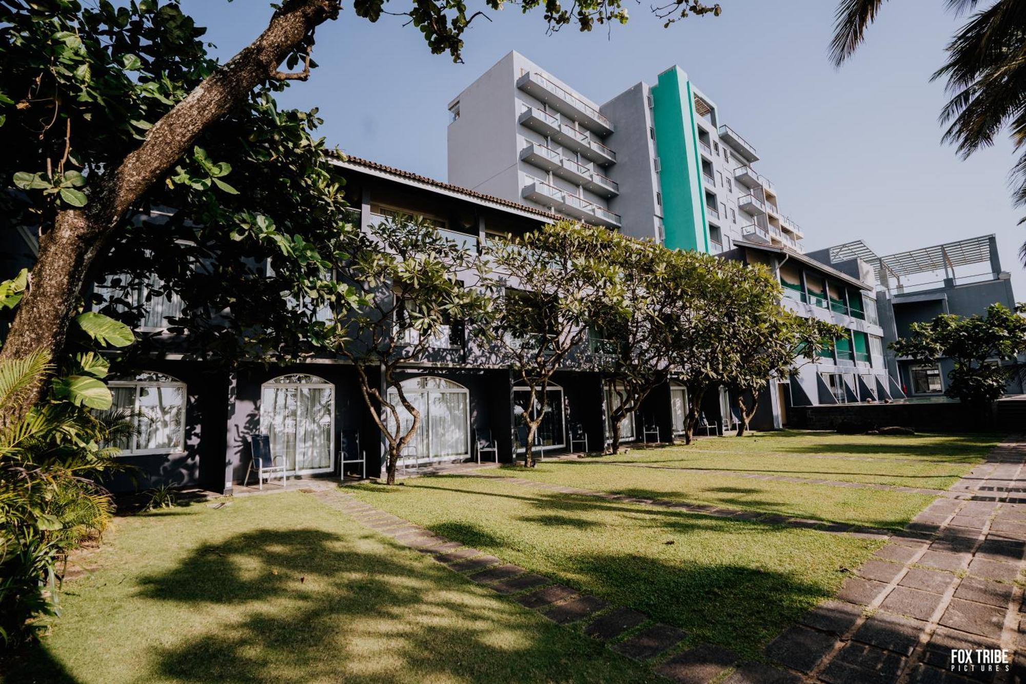 Earl'S Regent Negombo Hotel Екстериор снимка